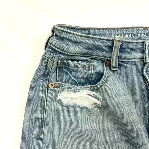 American Eagle High Rise Mom Light Wash Fade Distress Ankle Jean Size 2 X-Short - Picture 3 of 15